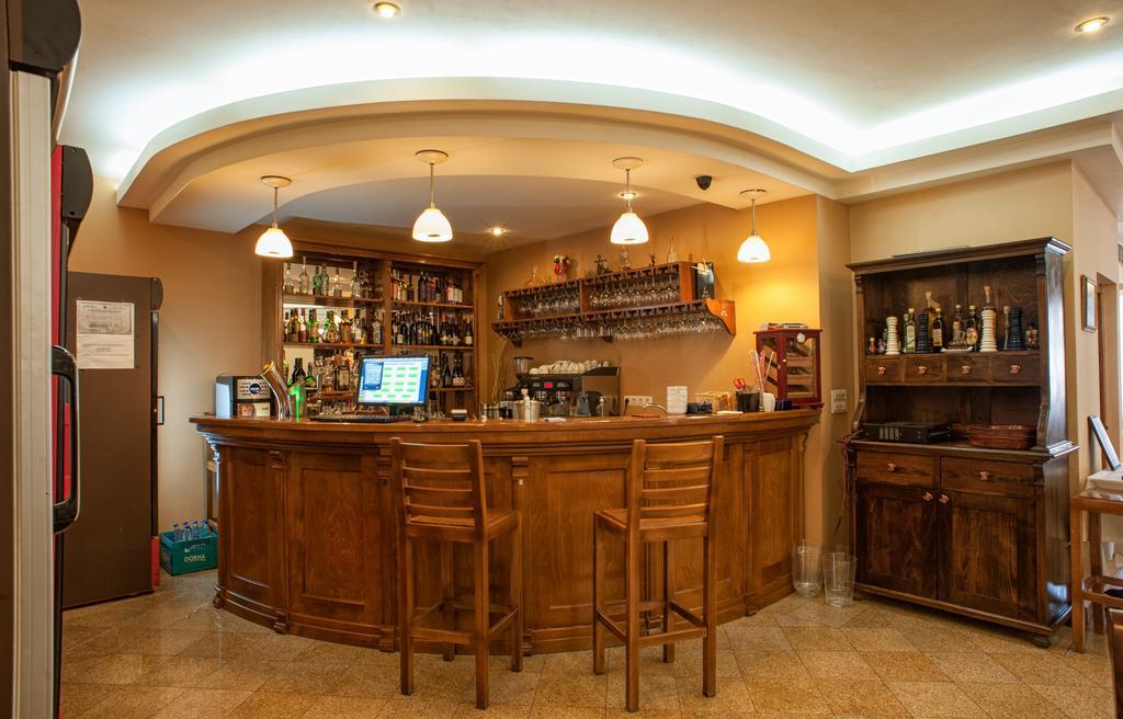 Pension La Fontana Baia Mare Buitenkant foto