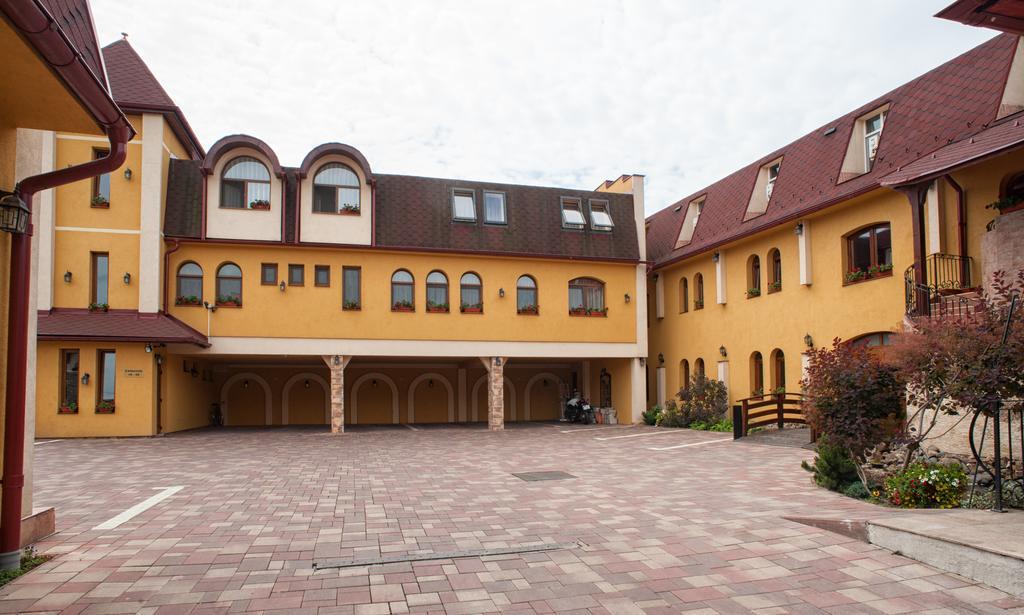 Pension La Fontana Baia Mare Buitenkant foto