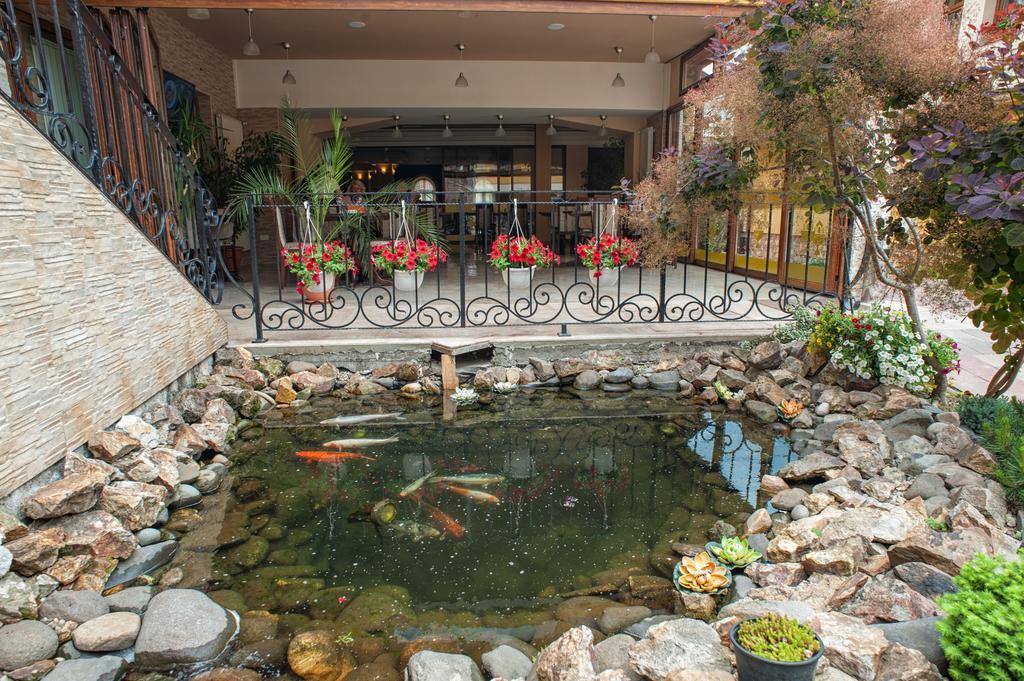 Pension La Fontana Baia Mare Buitenkant foto