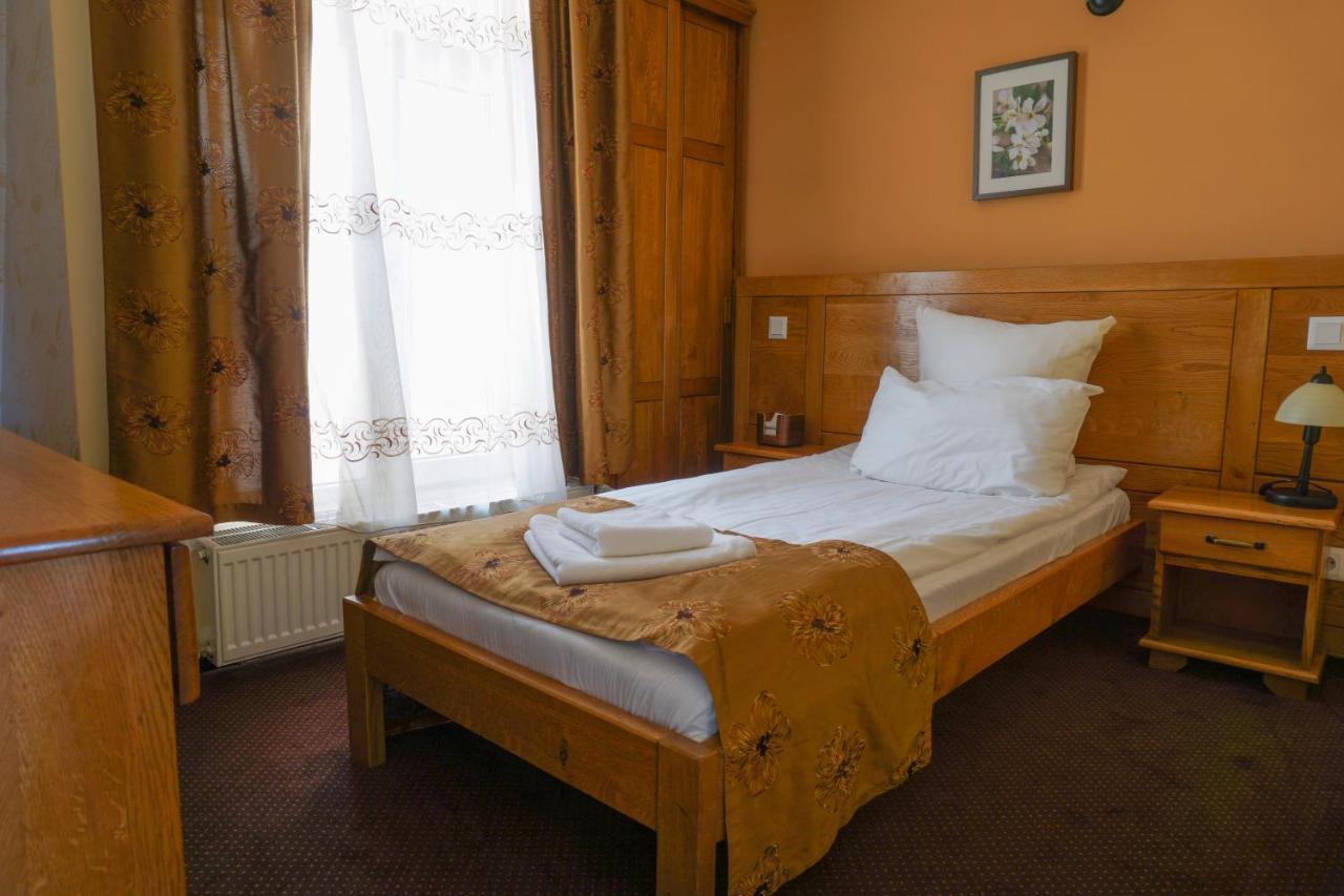 Pension La Fontana Baia Mare Buitenkant foto