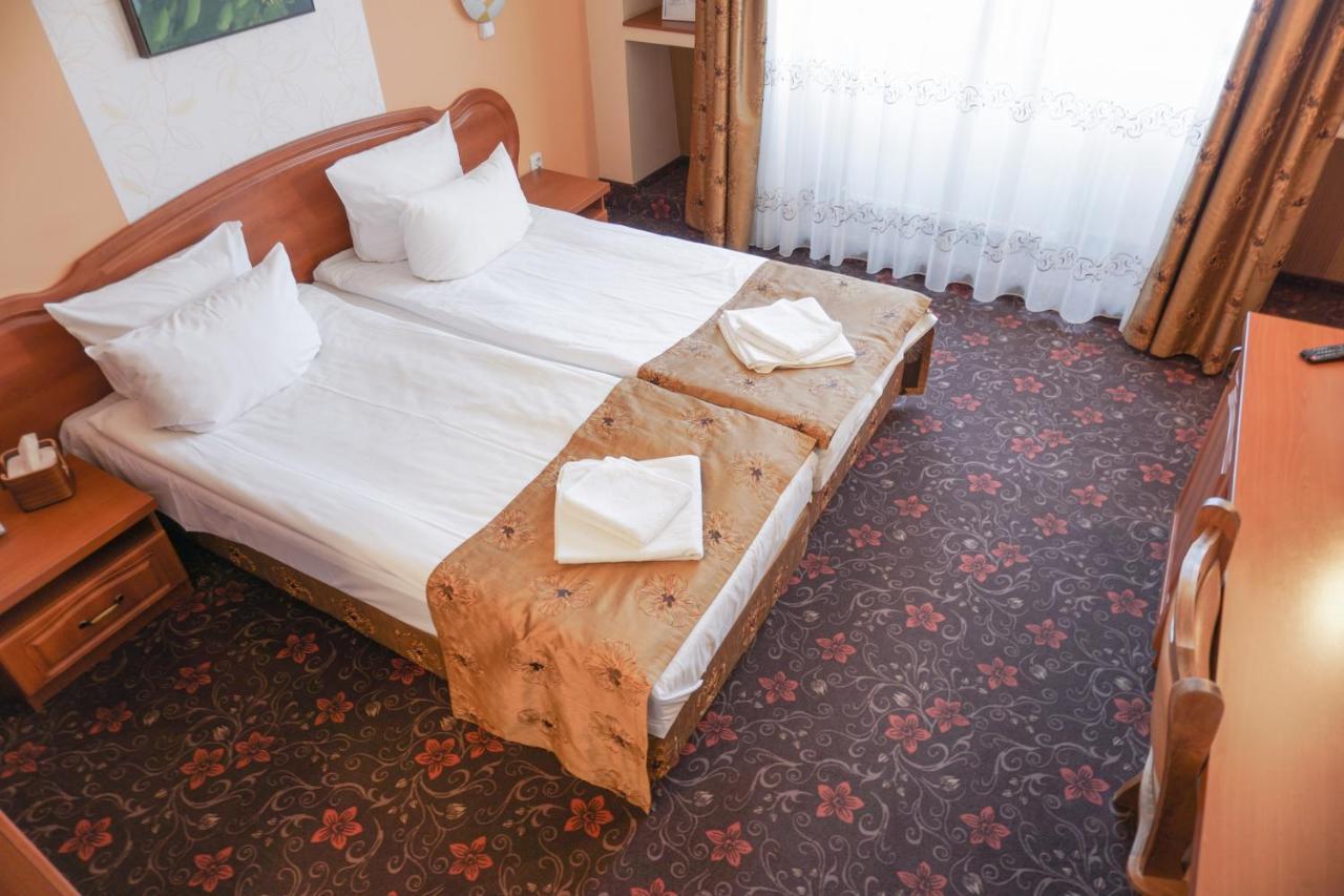 Pension La Fontana Baia Mare Buitenkant foto