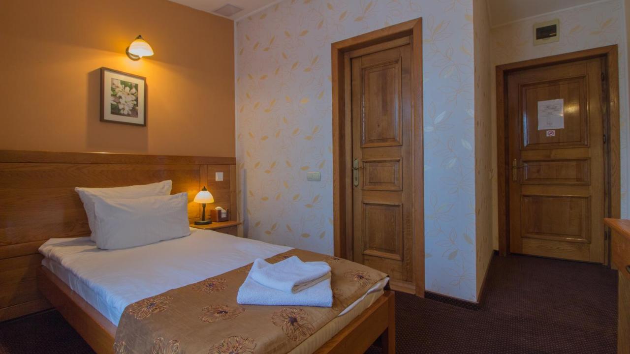 Pension La Fontana Baia Mare Buitenkant foto